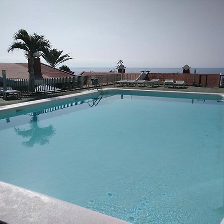 2 Calle Las Azucenas Playa Del Aguila  エクステリア 写真